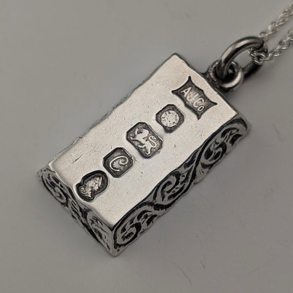 1977 年英國純銀禧年錠吊墜,32 克,配純銀項鍊,AJCo