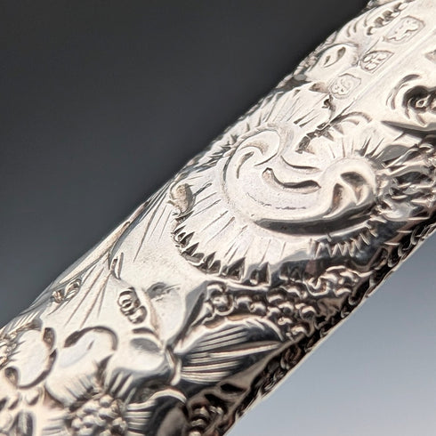 1902 年英國古董花卉裝飾純銀口哨,由 William Manton 製作,配有鏈條