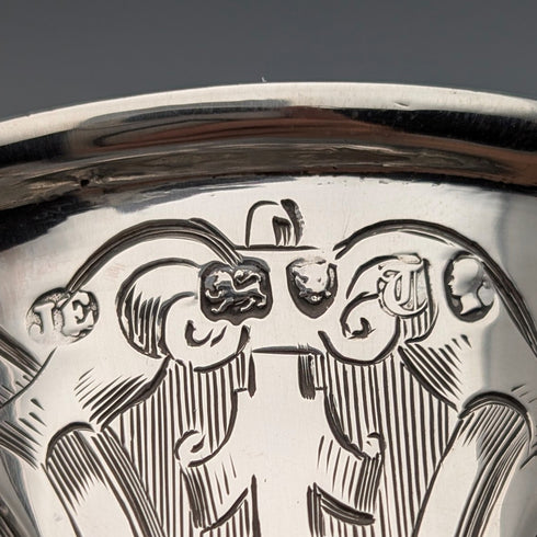 1854 年英國古董純銀花卉裝飾杯,163 克,約翰·埃文斯二世