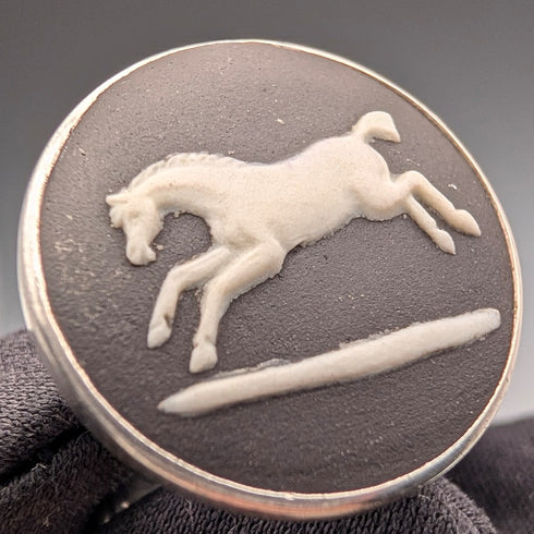 英国ヴィンテージ ウェッジウッド馬レリーフ 純銀台座 カフリンクス カフスボタン