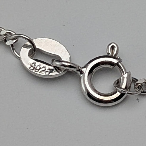 Vintage sterling silver oval locket pendant with sterling silver necklace, 7.6g total