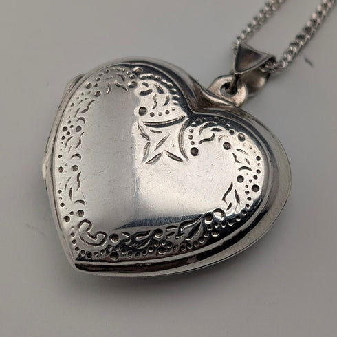 復古純銀心型小盒吊墜,搭配純銀項鍊,總重 7.3 克