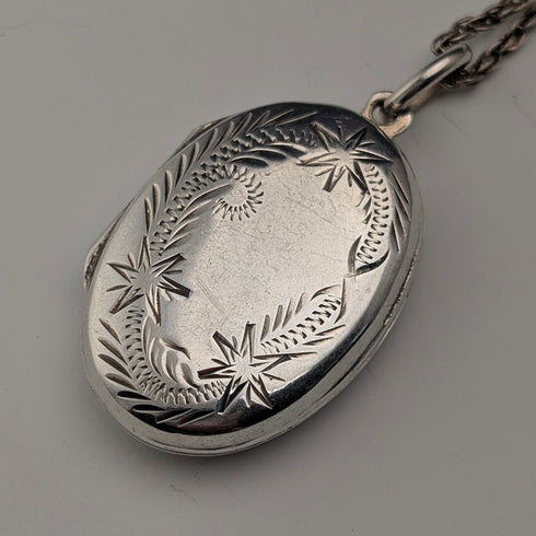 Vintage sterling silver oval locket pendant with sterling silver necklace, 10.4g total