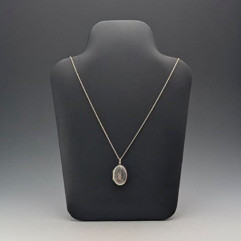Vintage sterling silver oval locket pendant with sterling silver necklace, 10.4g total
