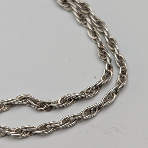 Vintage sterling silver oval locket pendant with sterling silver necklace, 10.4g total