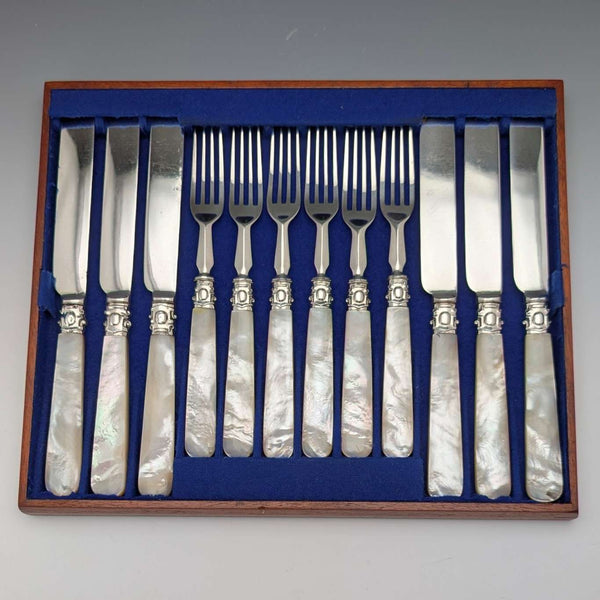 約 1860 年英國古董白色珍珠母手柄甜點餐具,6 對,帶托盤