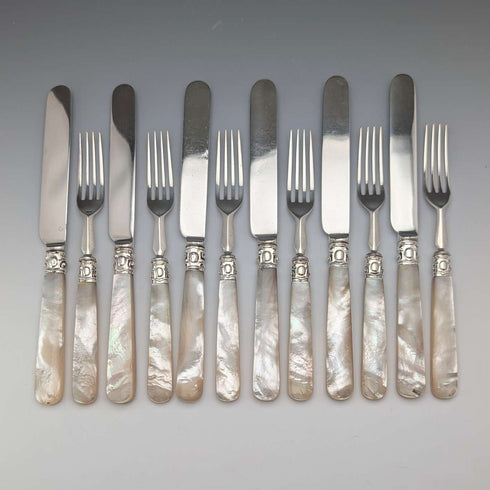 約 1860 年英國古董白色珍珠母手柄甜點餐具,6 對,帶托盤