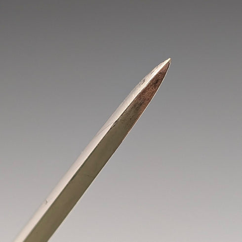 威廉赫頓父子公司 (William Hutton & Sons) 製作的古董英國銀盤劍形肉串一對