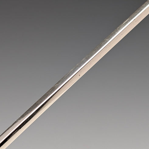 威廉赫頓父子公司 (William Hutton & Sons) 製作的古董英國銀盤劍形肉串一對