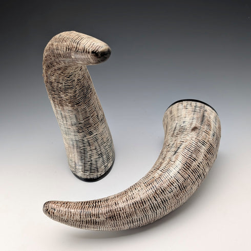 ヴィンテージ ホーン製 うろこ装飾 オブジェペア 置物