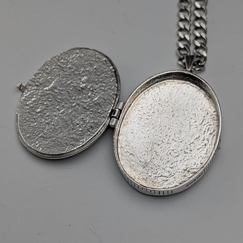 英国ヴィンテージ 純銀製 オーバル型ロケットペンダント 純銀ネックレス付き 計38g CHC