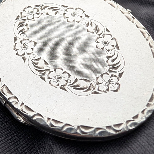 英国ヴィンテージ 純銀製 オーバル型ロケットペンダント 純銀ネックレス付き 計19g DJ