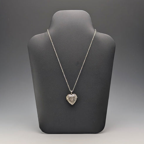 ヴィンテージ シルバープレート製 ハート型ロケットペンダント ネックレス付き
