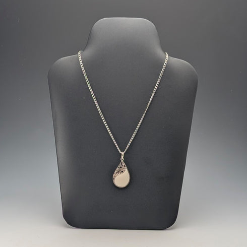 ヴィンテージ 純銀台座 マザーオブパール ドロップ型ペンダント ネックレス付