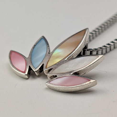 Vintage sterling silver base, five-color mother-of-pearl flower-shaped pendant with necklace