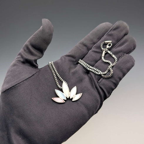 Vintage sterling silver base, five-color mother-of-pearl flower-shaped pendant with necklace