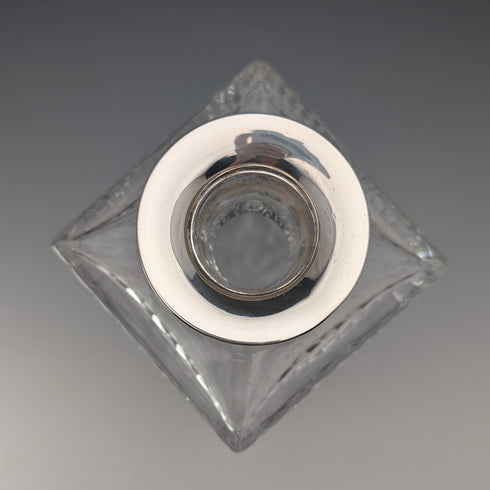 1983年 英国ヴィンテージ カットガラス 角型デキャンタ 純銀装飾 Garrard&Co