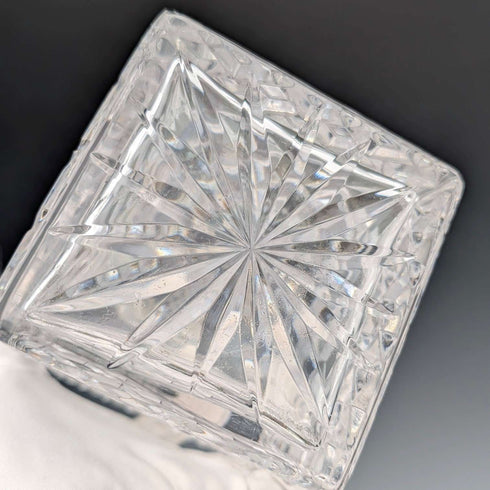 1983 英國復古切割玻璃方形酒瓶,搭配純銀裝飾,Garrard & Co.