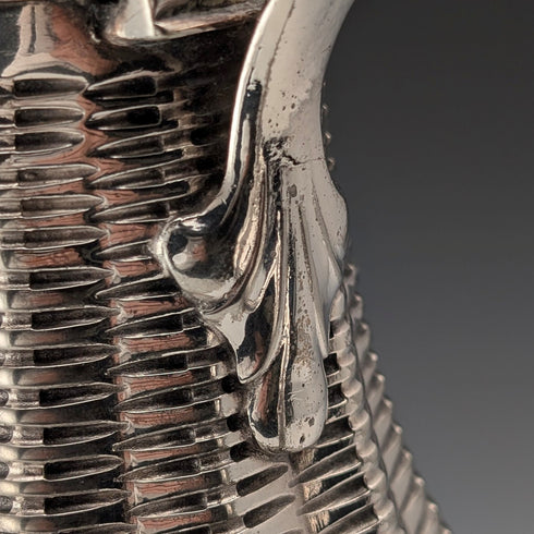 古董英國銀盤水壺,飾有編織藤條圖案