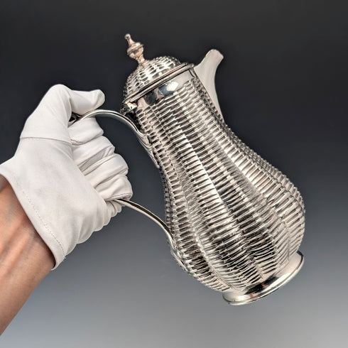 古董英國銀盤水壺,飾有編織藤條圖案