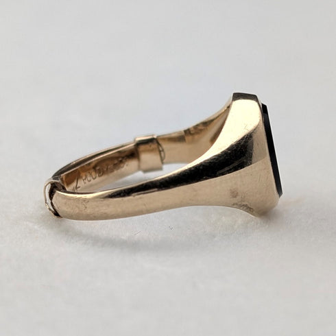 1966 British Vintage K9 Gold Signet Ring 3.3g (Size 14-16) Ring by Fred Manshaw Ltd