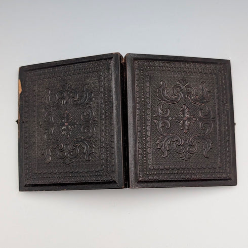 英国古董皮革盒裝安布羅類型男性照片