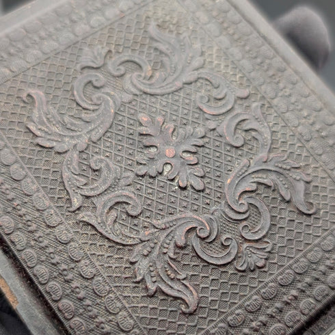 英国古董皮革盒裝安布羅類型男性照片