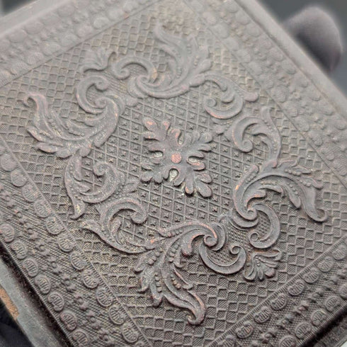 英国古董皮革盒裝安布羅類型男性照片