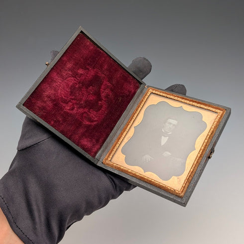 英国古董皮革盒裝安布羅類型男性照片