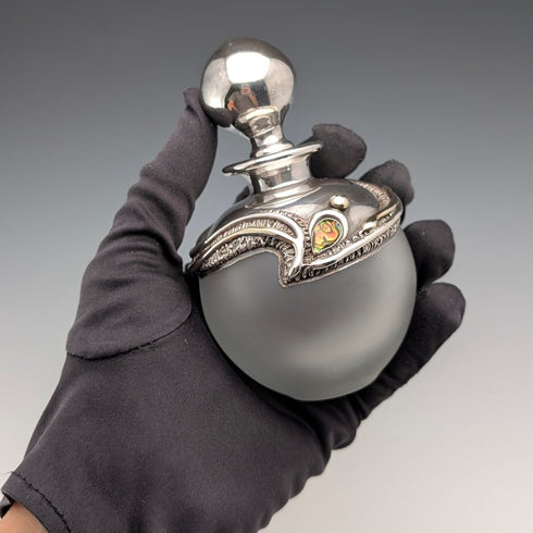 20世紀初頭 銀質覆蓋與阿瓦隆裝飾 霧面玻璃 香水瓶 DOMAR