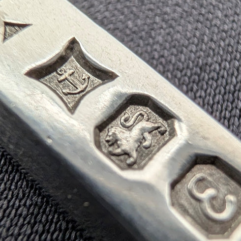 1979 UK Vintage Sterling Silver Small Ingot Pendant with Sterling Silver Necklace Total 4.4g