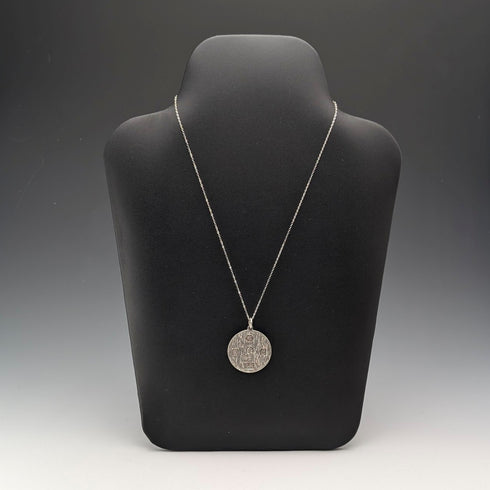 1977 UK Sterling Silver Jubilee Medal Pendant with Sterling Silver Necklace Total 15.9g