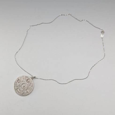 1977 UK Sterling Silver Jubilee Medal Pendant with Sterling Silver Necklace Total 15.9g