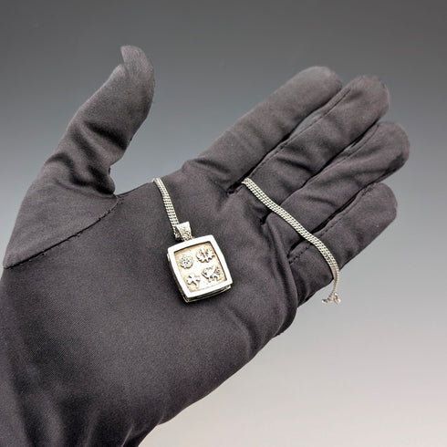 1977 UK Sterling Silver Jubilee Pendant with Sterling Silver Necklace Total 19.7g