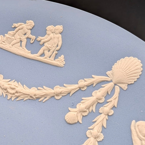 英国ヴィンテージ ウェッジウッド 天使 ジャスパーウェア製 プレートペア 直径22cm ペールブルー①