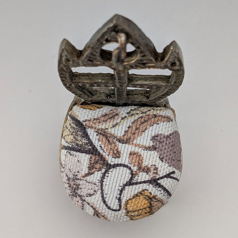 1920年代古董黃銅椅形懷錶架,帶白色座椅