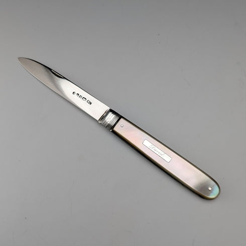 1833年英國納撒尼爾·克雷斯威克(Nathaniel Creswick)設計的古董珍珠母貝柄純銀刀刃折疊刀,附刀盒