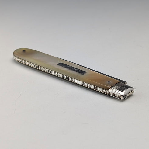 1833年英國納撒尼爾·克雷斯威克(Nathaniel Creswick)設計的古董珍珠母貝柄純銀刀刃折疊刀,附刀盒