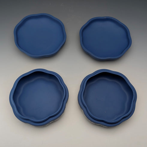 1977年韋奇伍德伊麗莎白女王登基鑽禧紀念款帶蓋首飾盒一對,皇家藍