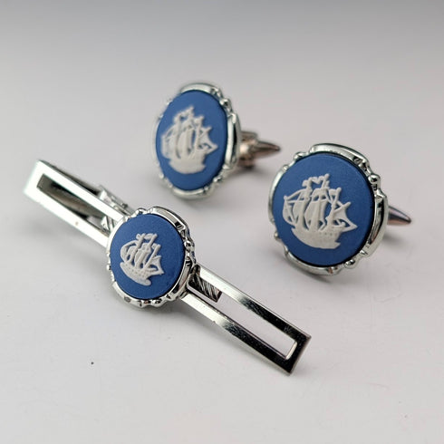 British Wedgwood cufflinks and tie clip with blue jasper sailing ship round cameo and silver base case