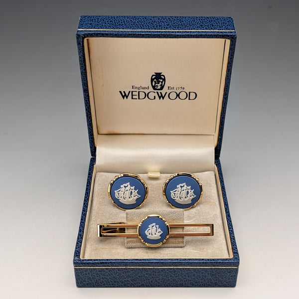 British Wedgwood cufflinks and tie clip with blue jasper sailing ship round cameo and gold-colored base case