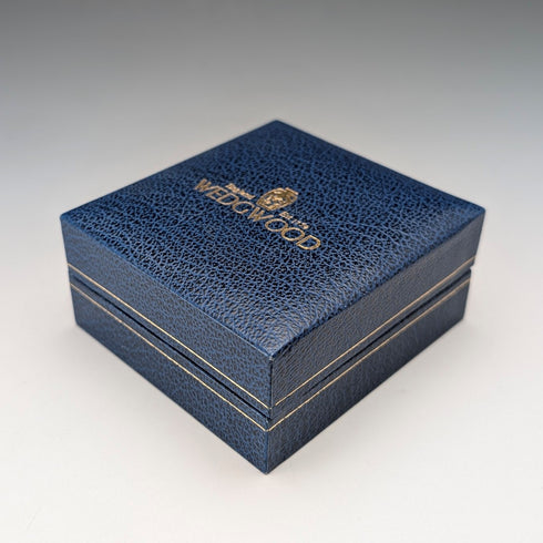 British Wedgwood cufflinks and tie clip with blue jasper sailing ship round cameo and gold-colored base case