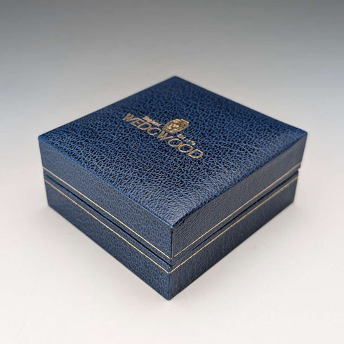 British Wedgwood cufflinks and tie clip with blue jasper sailing ship round cameo and gold-colored base case