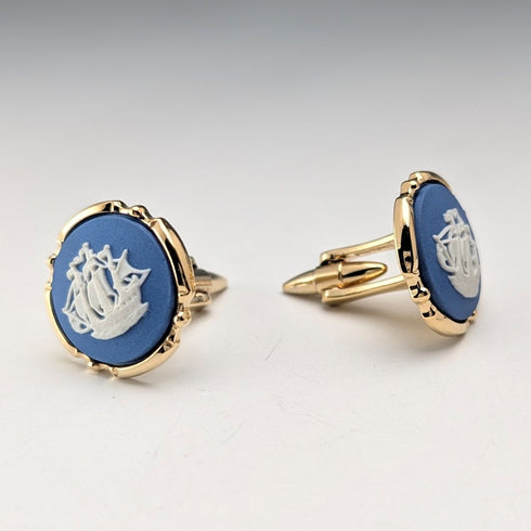 British Wedgwood cufflinks and tie clip with blue jasper sailing ship round cameo and gold-colored base case