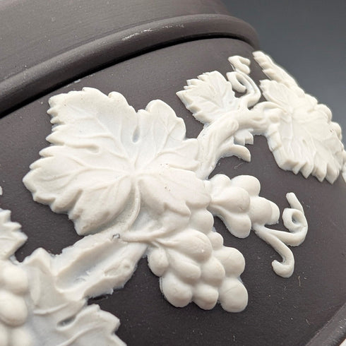 1967 British Vintage Wedgwood Black Jasper Round Bonbonniere in Box