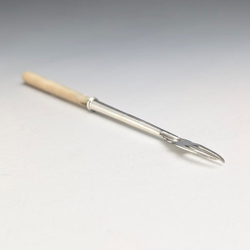 1922年英國古董小叉,珍珠母貝手柄,純銀叉刃,Adie & Lovekin有限公司出品