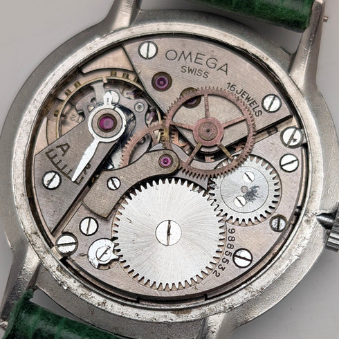 Circa 1943 Omega Ref. 2325/8 Men's Mechanical Wristwatch "Jumbo" Black Dial Green Strap Good Working Condition