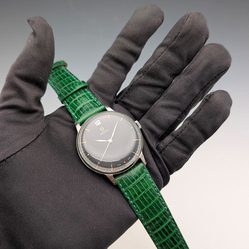 Circa 1943 Omega Ref. 2325/8 Men's Mechanical Wristwatch "Jumbo" Black Dial Green Strap Good Working Condition