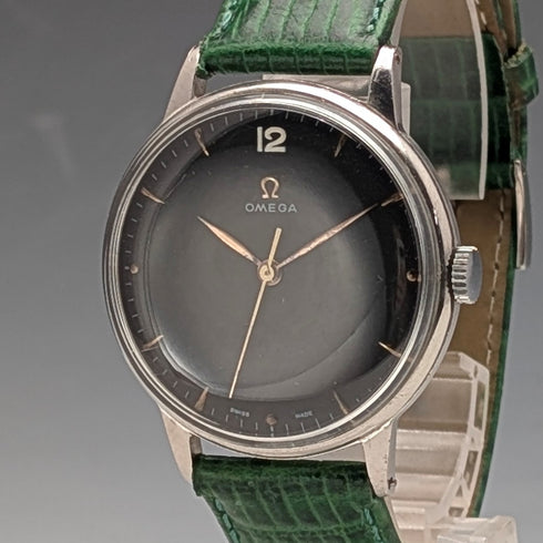 Circa 1943 Omega Ref. 2325/8 Men's Mechanical Wristwatch "Jumbo" Black Dial Green Strap Good Working Condition