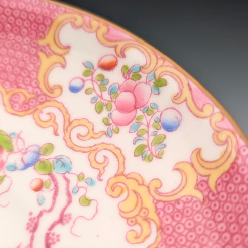 1920年代英國明頓茶杯碟,粉紅色雞蛇圖案,為邁耶商場量身訂製